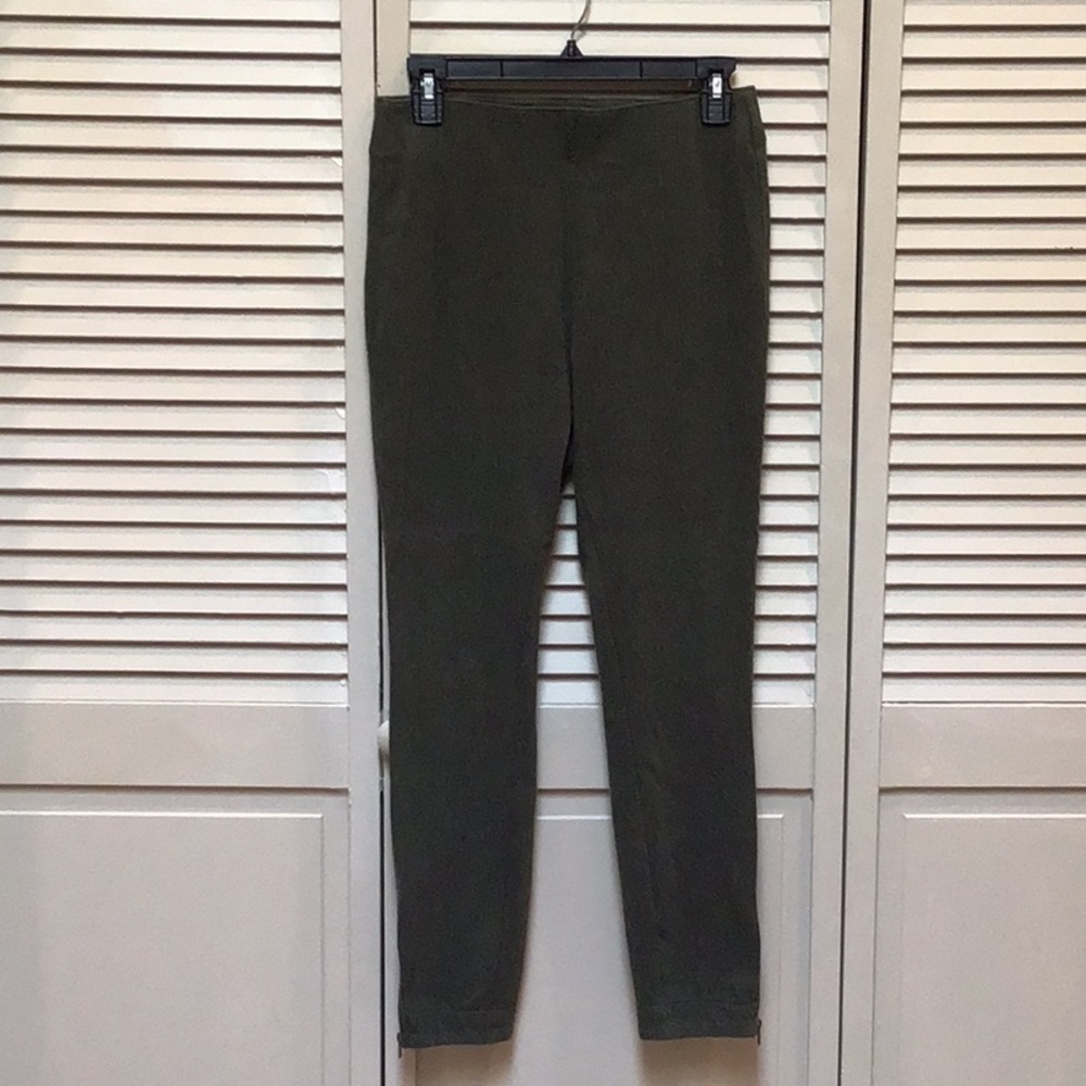 Utopia by Hue Khaki Straight Leg Women’s pants